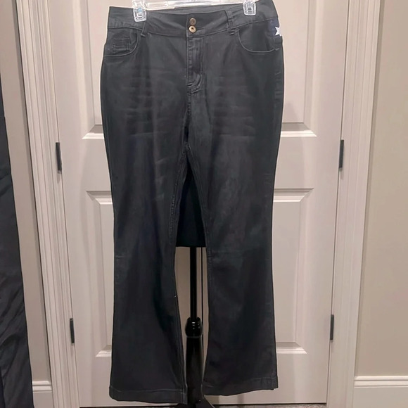 NWOT Denim Jeans Embellish with Faux Leather US Flag on Back Pockets Large/12 - Picture 1 of 3